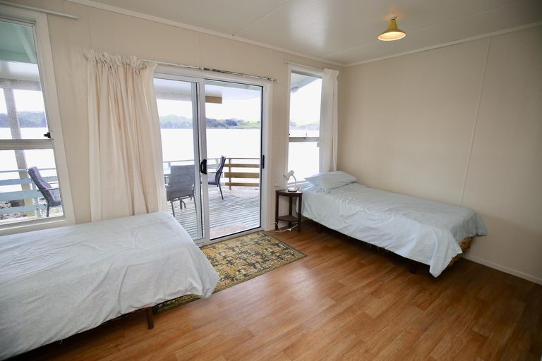 Photo of property in 80 Wallis Street, Raglan, 3225