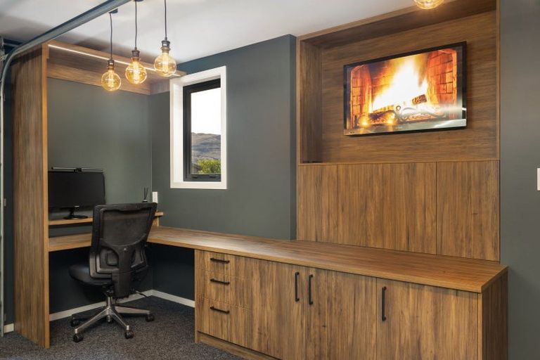 Photo of property in 31 Rannoch Drive, Jacks Point, Queenstown, 9371