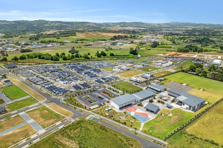 Photo of property in 4 Rorotu Avenue, Karaka, Papakura, 2113