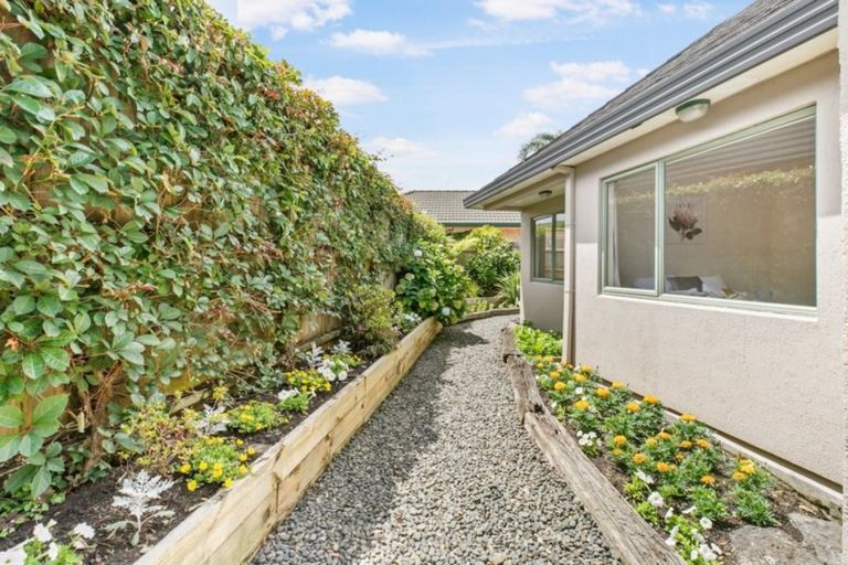 Photo of property in 2/6 Pat O'connor Place, Manurewa, Auckland, 2105