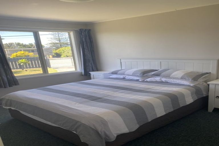 Photo of property in 53 William Street, Waikanae Beach, Waikanae, 5036