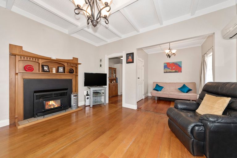 Photo of property in 53 Woodglen Road, Glen Eden, Auckland, 0602