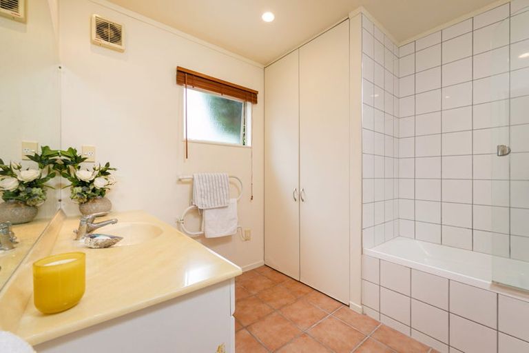 Photo of property in 2/2 Evan Street, Belmont, Auckland, 0622