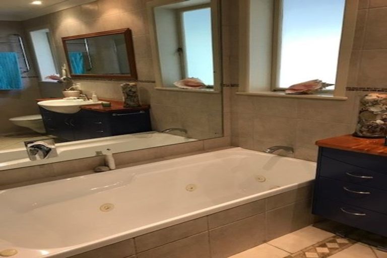 Photo of property in 48 Pah Road, Cockle Bay, Auckland, 2014