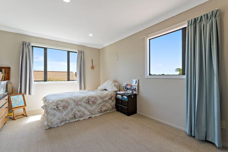 Photo of property in 11 Mackwell Road, Fairview Heights, Auckland, 0632