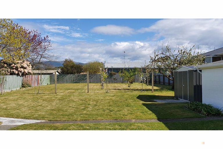 Photo of property in 14 Rhodes Street, Waimate, 7924