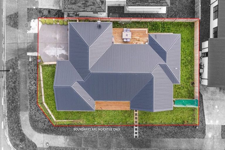 Photo of property in 2 Poutawa Lane, Clarks Beach, 2122