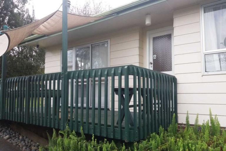 Photo of property in 75 Kemp Road, Massey, Auckland, 0614