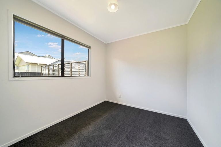 Photo of property in 1/11 Ranui Station Road, Ranui, Auckland, 0612