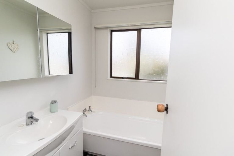 Photo of property in 18 Tobago Crescent, Grenada North, Wellington, 5028