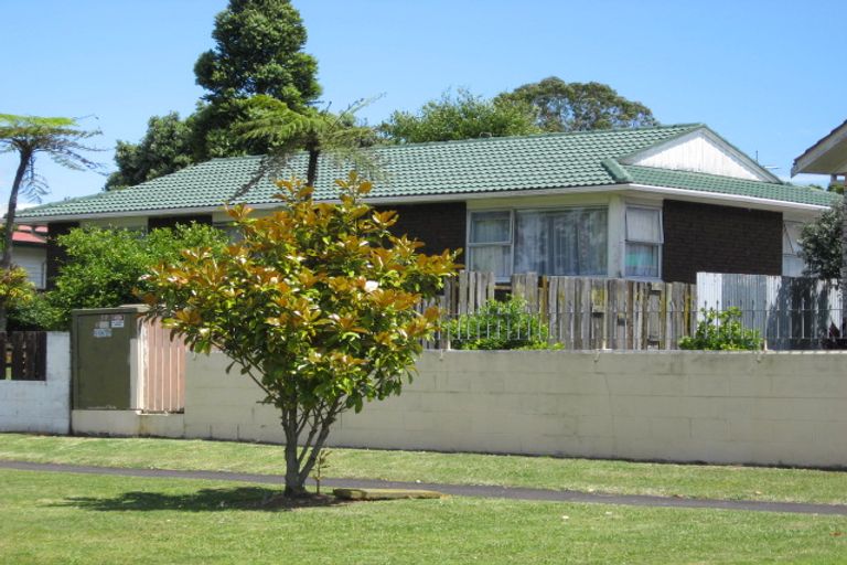 Photo of property in 45 Staverton Crescent, Mangere, Auckland, 2022