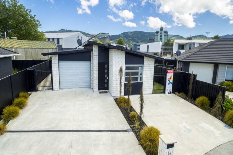 Photo of property in 14 Passchendaele Grove, Trentham, Upper Hutt, 5018