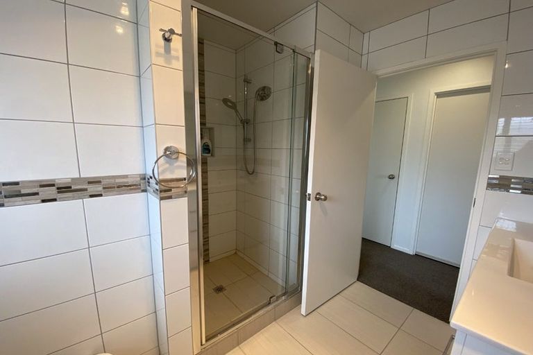 Photo of property in 1/92 Mirrabooka Avenue, Botany Downs, Auckland, 2010