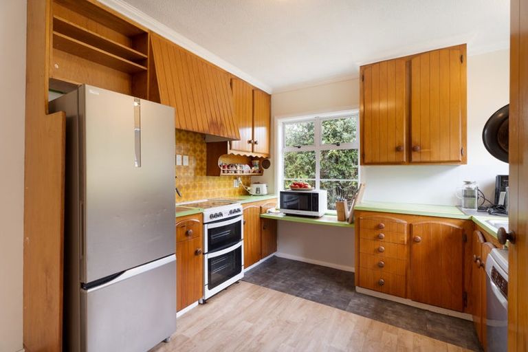 Photo of property in 37 Hampton Hill Road, Tawa, Wellington, 5028