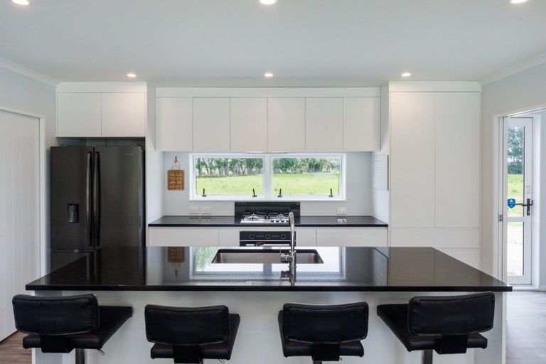 Photo of property in 78 Tamatarau Road, Tokomaru, Palmerston North, 4474