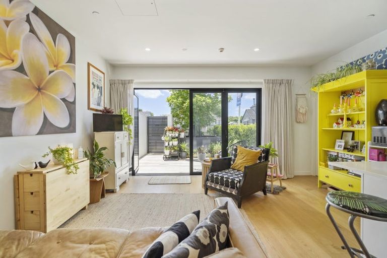 Photo of property in Frank Sargeson Apts, 2/74g Anzac Street, Takapuna, Auckland, 0622