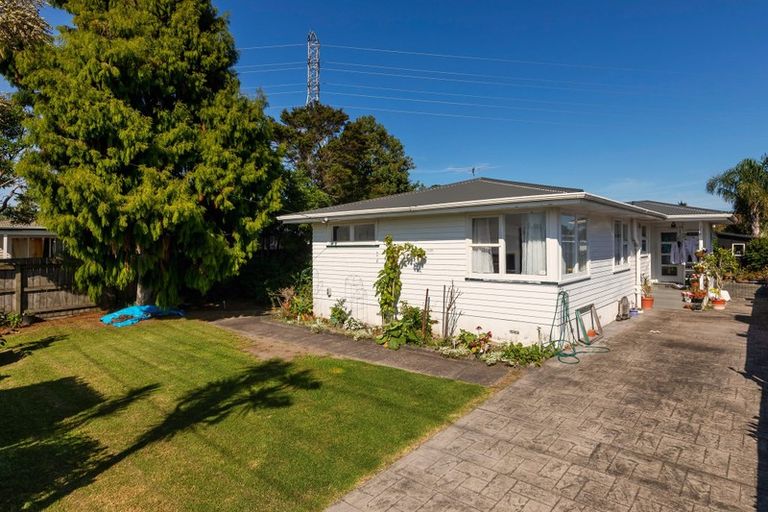 Photo of property in 44 Cobham Crescent, Kelston, Auckland, 0602