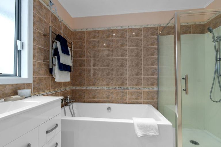 Photo of property in 43 Lynden Avenue, Hillcrest, Auckland, 0627