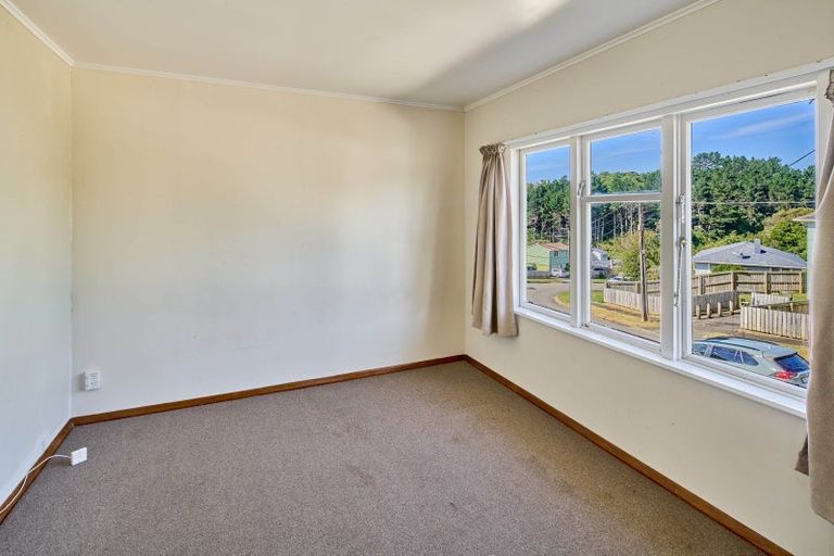 Photo of property in 3-5 York Place, Cannons Creek, Porirua, 5024