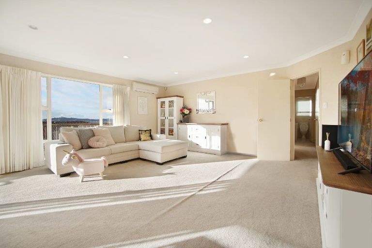 Photo of property in 132b Redoubt Road, Goodwood Heights, Auckland, 2105