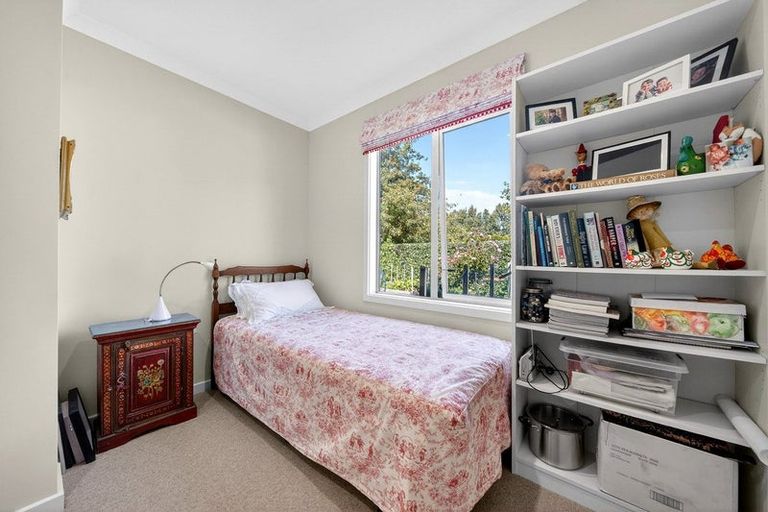 Photo of property in 10 Fairway Drive, Martinborough, 5711