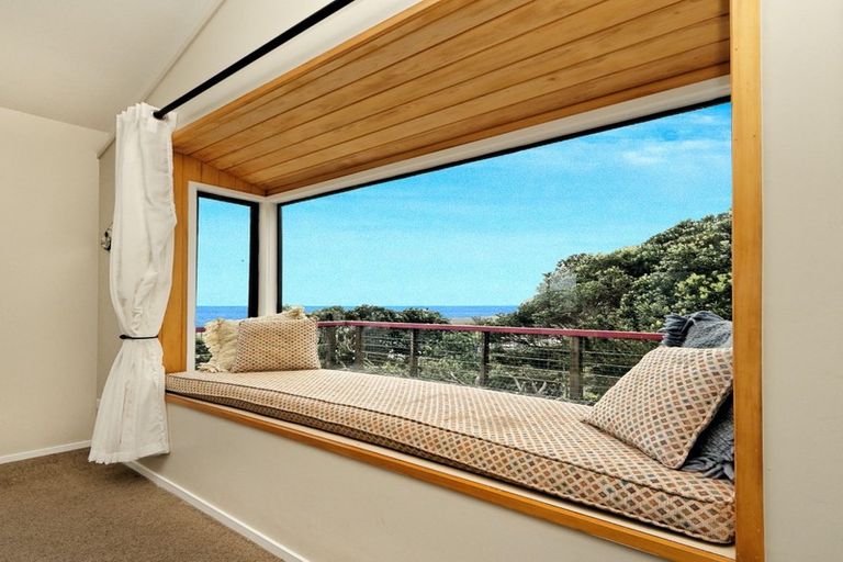 Photo of property in 101 Marine Parade North, Piha, New Lynn, 0772
