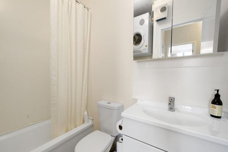 Photo of property in Hobson Court Flats, 56/70 Hobson Street, Thorndon, Wellington, 6011