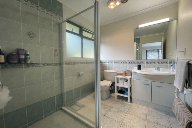 Photo of property in 102 Armoy Drive, East Tamaki, Auckland, 2016