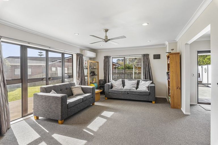 Photo of property in 2 Chilton Drive, Paraparaumu, 5032