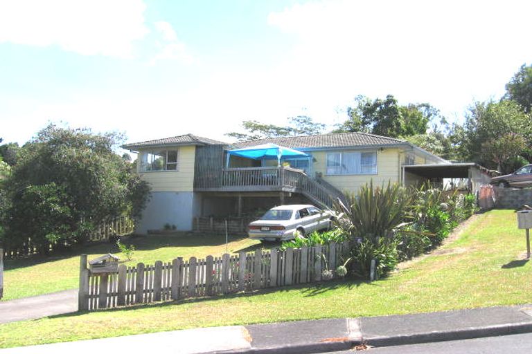 Photo of property in 4 Kama Place, Sunnynook, Auckland, 0620