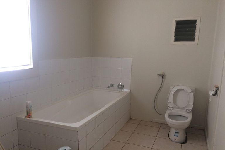 Photo of property in 3215 Great North Road, New Lynn, Auckland, 0600