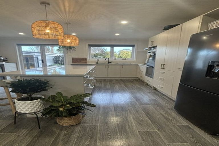 Photo of property in 14 Turakina Street, Merrilands, New Plymouth, 4312