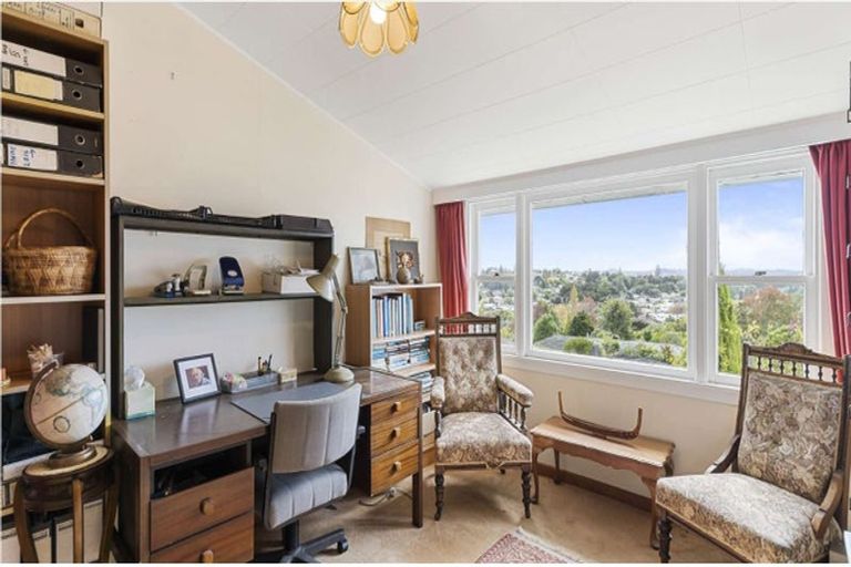 Photo of property in 4 Alton Avenue, Hillcrest, Auckland, 0627