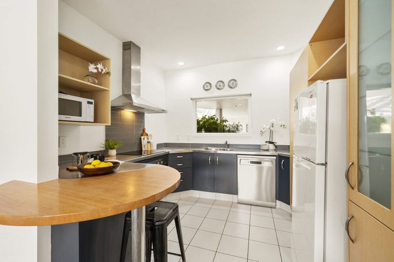 Photo of property in Stadium Garden Flats, 502/107 Thorndon Quay, Pipitea, Wellington, 6011