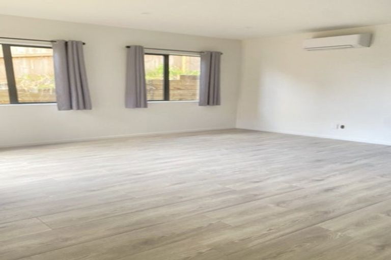 Photo of property in 50b Barbados Drive, Unsworth Heights, Auckland, 0632