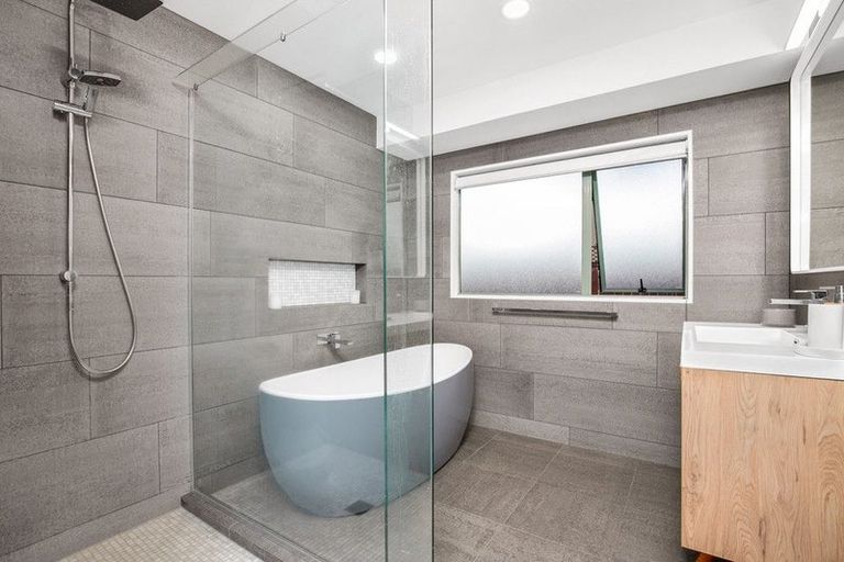 Photo of property in 113 Eugenia Rise, Goodwood Heights, Auckland, 2105