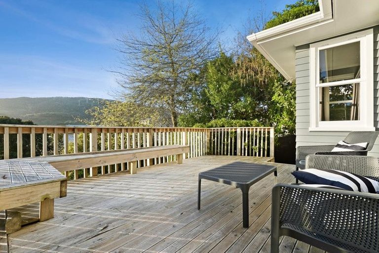 Photo of property in 16 Manor Drive, Stokes Valley, Lower Hutt, 5019