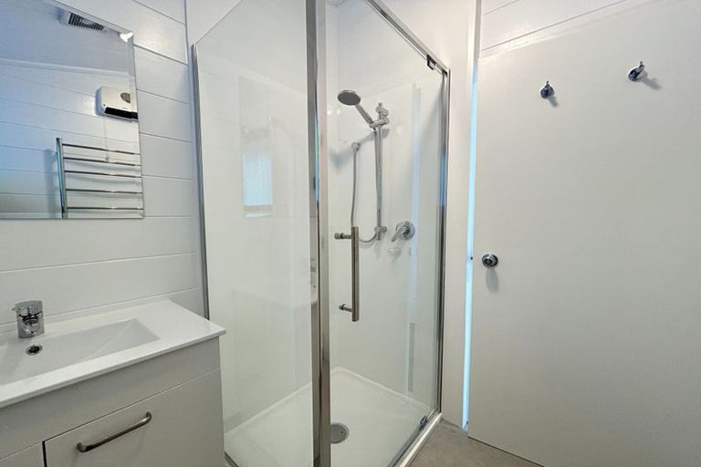 Photo of property in 8 Evergreen Place, Sunshine Bay, Queenstown, 9300