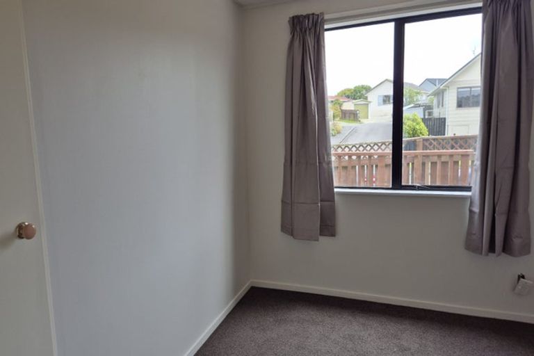 Photo of property in 60 Guadeloupe Crescent, Grenada Village, Wellington, 6037