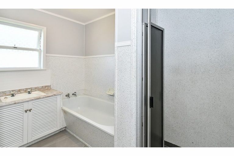 Photo of property in 2b Chestnut Road, Papatoetoe, Auckland, 2025