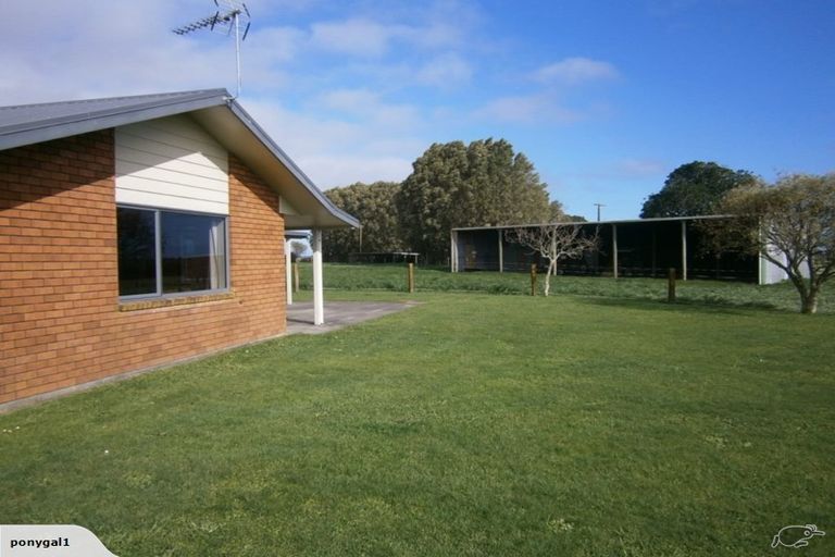 Photo of property in 581 Waitara Road, Huirangi, New Plymouth, 4373