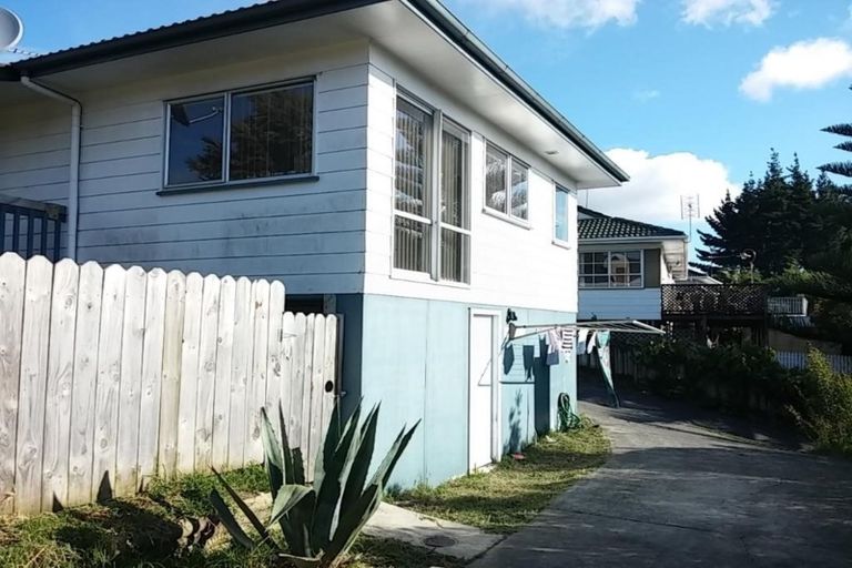 Photo of property in 28 Katrina Place, Massey, Auckland, 0614