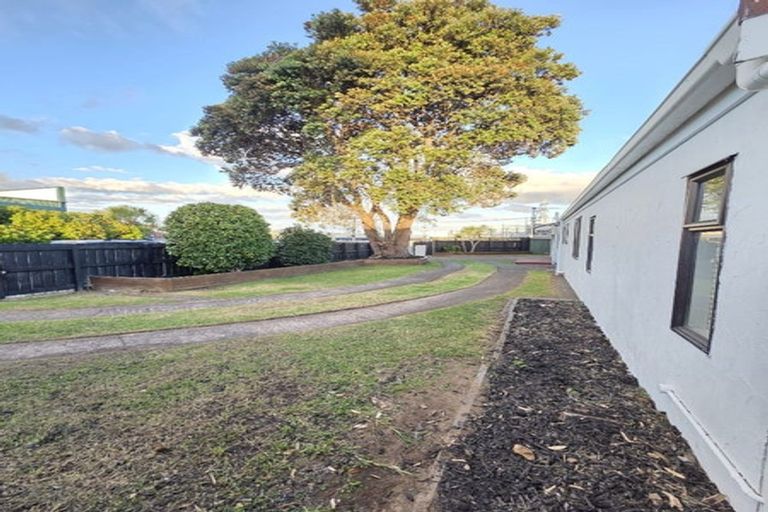 Photo of property in 14 Waimana Road, Conifer Grove, Takanini, 2112