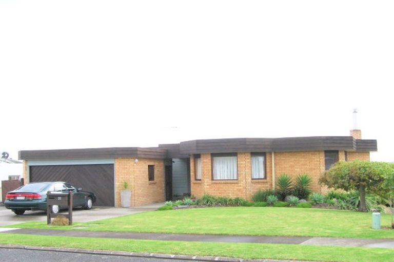 Photo of property in 35 William Bryan Drive, Half Moon Bay, Auckland, 2012