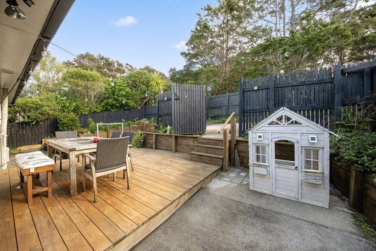 Photo of property in 186 Old Titirangi Road, Titirangi, Auckland, 0604