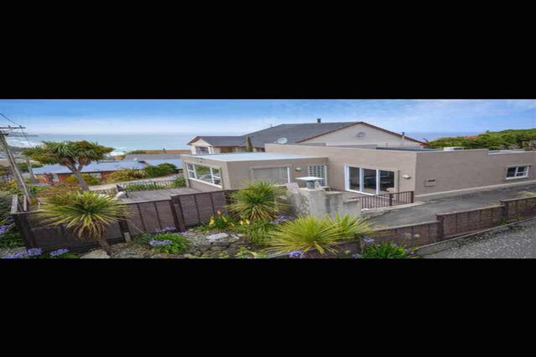 Photo of property in 27 Earls Road, Saint Clair, Dunedin, 9012