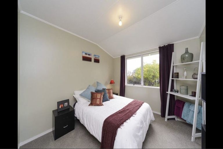 Photo of property in 35 Peter Hall Drive, Kelvin Grove, Palmerston North, 4414