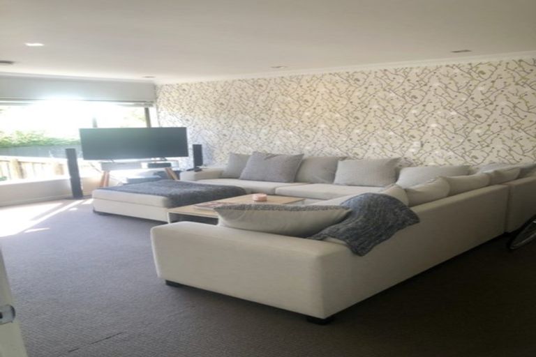 Photo of property in 2/32 Merani Street, Narrow Neck, Auckland, 0622