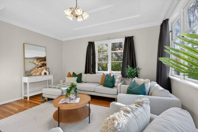 Photo of property in 16 Woodvale Grove, Fairfield, Lower Hutt, 5011