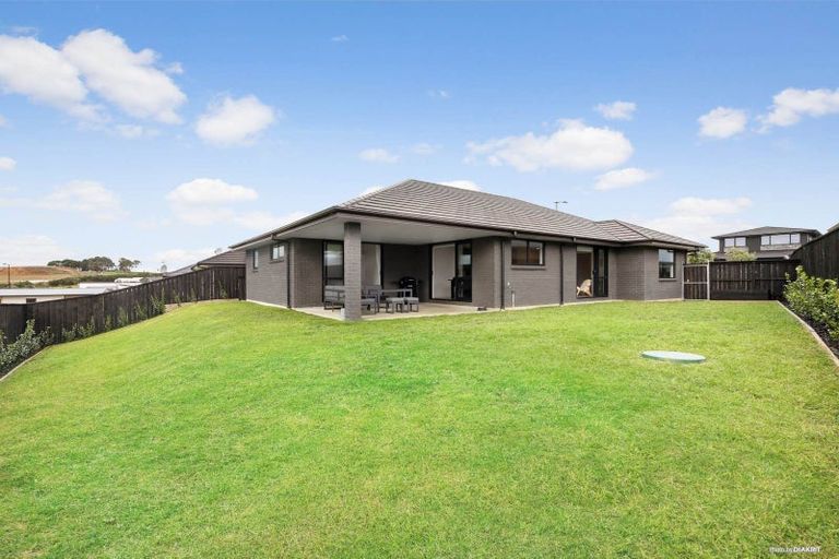 Photo of property in 8 Omahuru Road, Glenbrook, 2681
